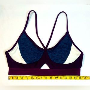 Ladies Size Large. Under Armour “Unstoppable Bralette” Maroon/Black. Euc